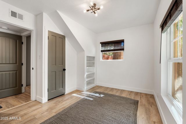 530 N CHARLES Road, Flagstaff, AZ 86001