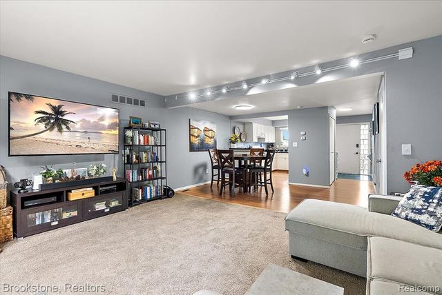 16092 W 11 Mile Road, Southfield, MI 48076