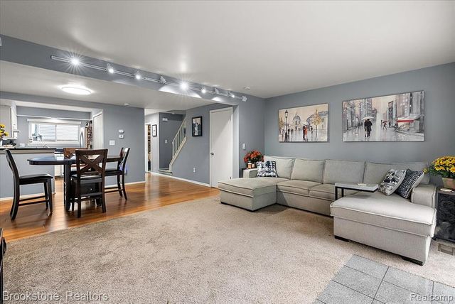 16092 W 11 Mile Road, Southfield, MI 48076
