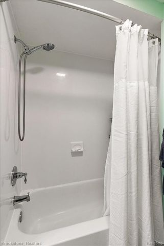 16092 W 11 Mile Road, Southfield, MI 48076