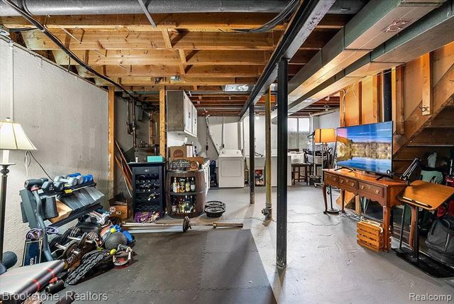 16092 W 11 Mile Road, Southfield, MI 48076