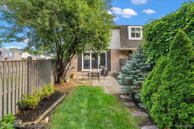 16092 W 11 Mile Road, Southfield, MI 48076
