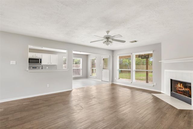 22000 Knights Cove Drive, Kingwood, TX 77339