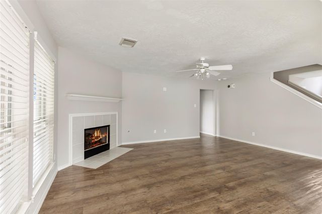 22000 Knights Cove Drive, Kingwood, TX 77339