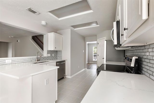 22000 Knights Cove Drive, Kingwood, TX 77339