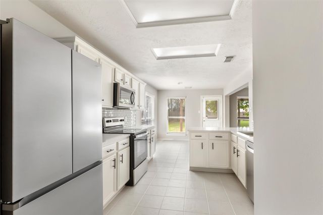 22000 Knights Cove Drive, Kingwood, TX 77339