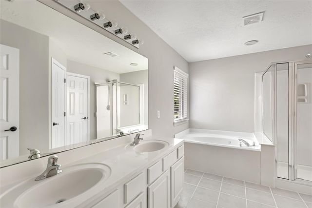 22000 Knights Cove Drive, Kingwood, TX 77339