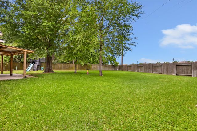 22000 Knights Cove Drive, Kingwood, TX 77339