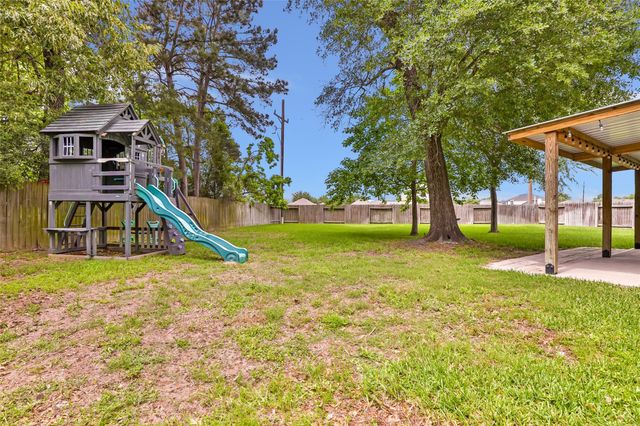 22000 Knights Cove Drive, Kingwood, TX 77339