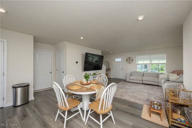 2741 Bishop Oval, Barberton, OH 44203