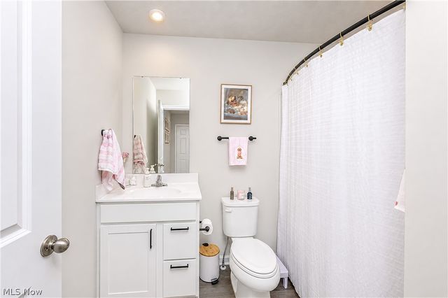 2741 Bishop Oval, Barberton, OH 44203