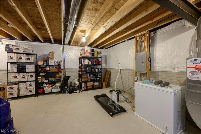 2741 Bishop Oval, Barberton, OH 44203