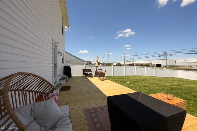 2741 Bishop Oval, Barberton, OH 44203