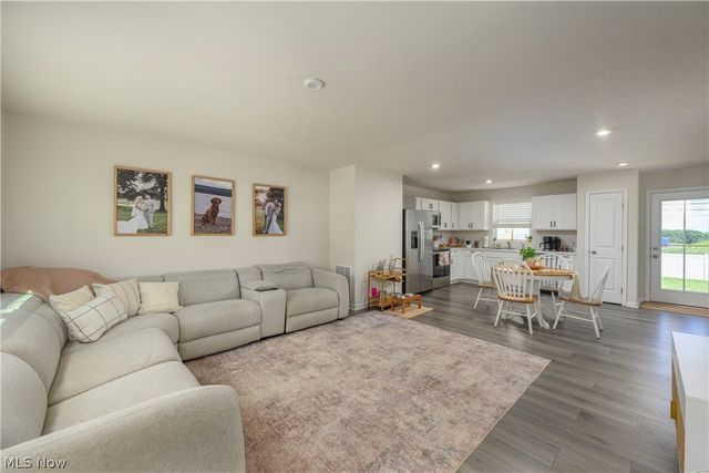 2741 Bishop Oval, Barberton, OH 44203
