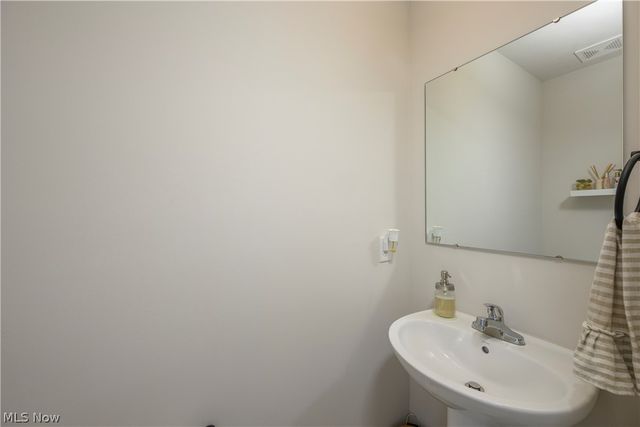 2741 Bishop Oval, Barberton, OH 44203