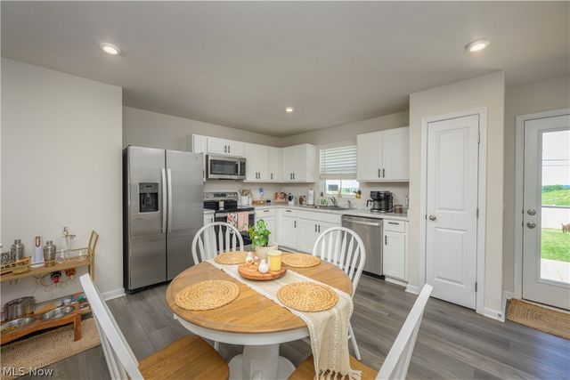 2741 Bishop Oval, Barberton, OH 44203