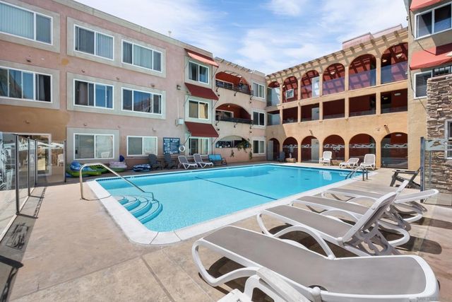 860 Turquoise 132, San Diego, CA 92109