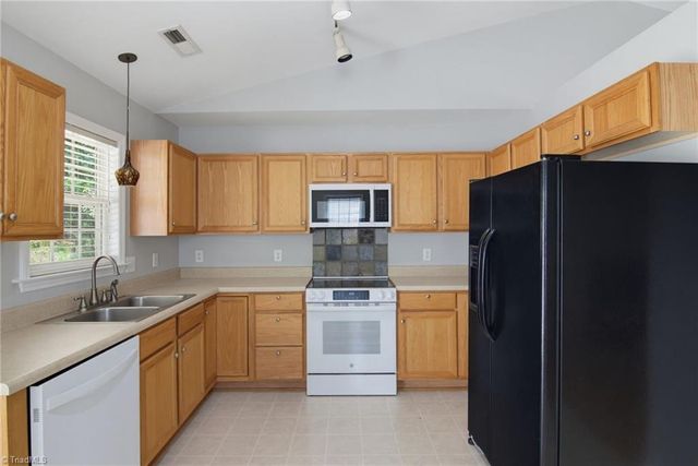 1965 Camden Forest Drive, Winston-salem, NC 27127