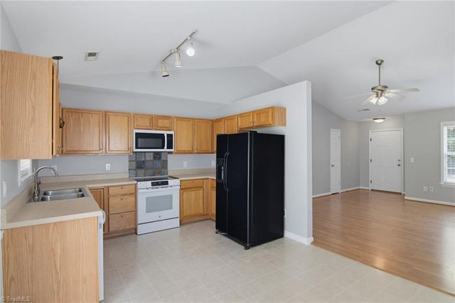 1965 Camden Forest Drive, Winston-salem, NC 27127