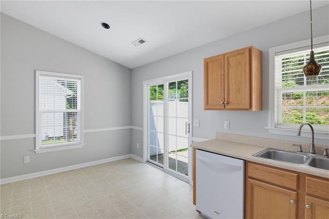 1965 Camden Forest Drive, Winston-salem, NC 27127