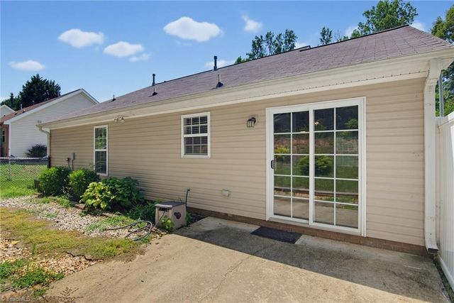 1965 Camden Forest Drive, Winston-salem, NC 27127