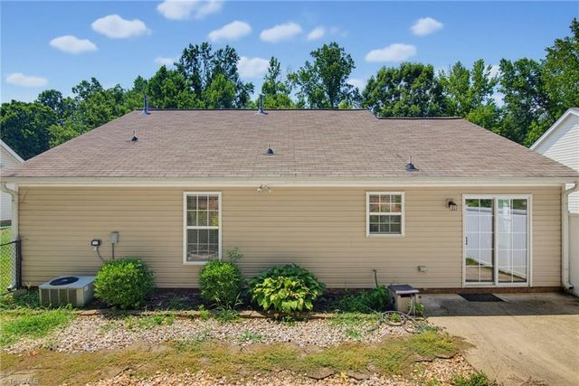 1965 Camden Forest Drive, Winston-salem, NC 27127