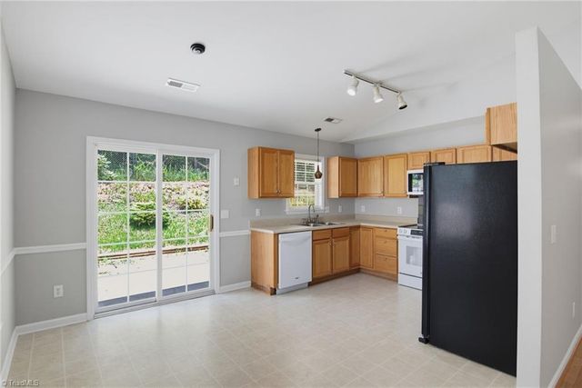 1965 Camden Forest Drive, Winston-salem, NC 27127