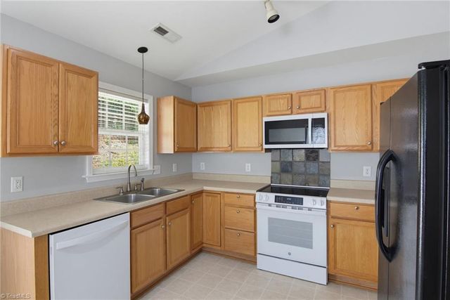 1965 Camden Forest Drive, Winston-salem, NC 27127