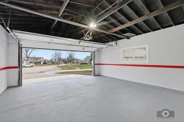 1033 Barrow Court, University Park, IL 60484