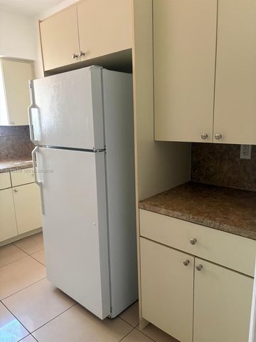 1040 92nd St 2, Bay Harbor Islands, FL 33154