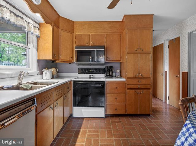 348 S 9TH ST, Quakertown, PA 18951