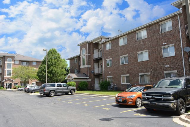 881 N Swift Road 105, Addison, IL 60101