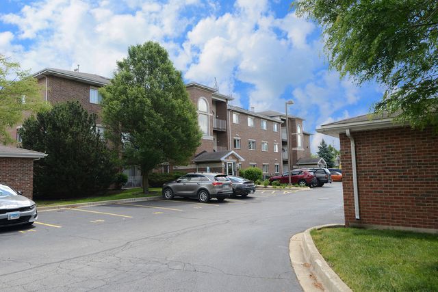 881 N Swift Road 105, Addison, IL 60101
