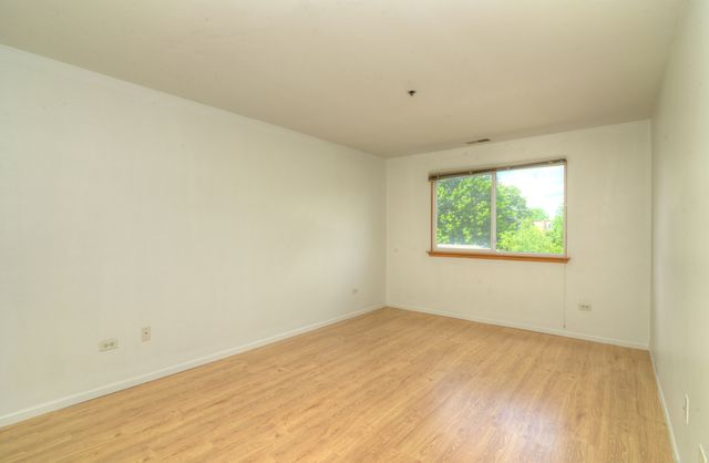 881 N Swift Road 105, Addison, IL 60101