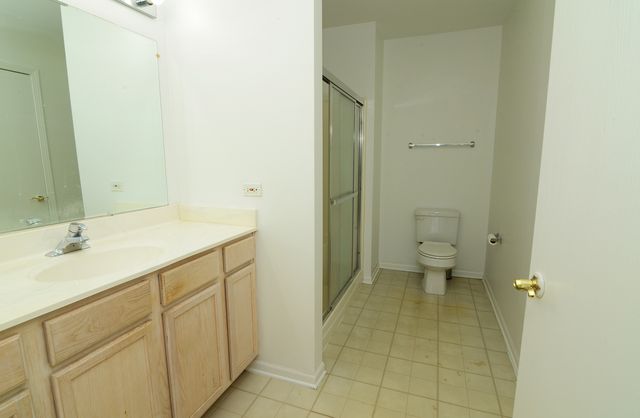 881 N Swift Road 105, Addison, IL 60101