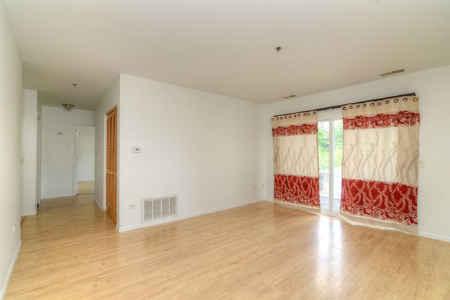 881 N Swift Road 105, Addison, IL 60101