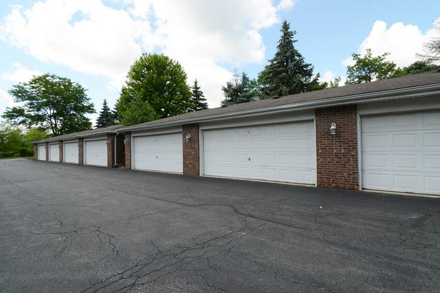881 N Swift Road 105, Addison, IL 60101