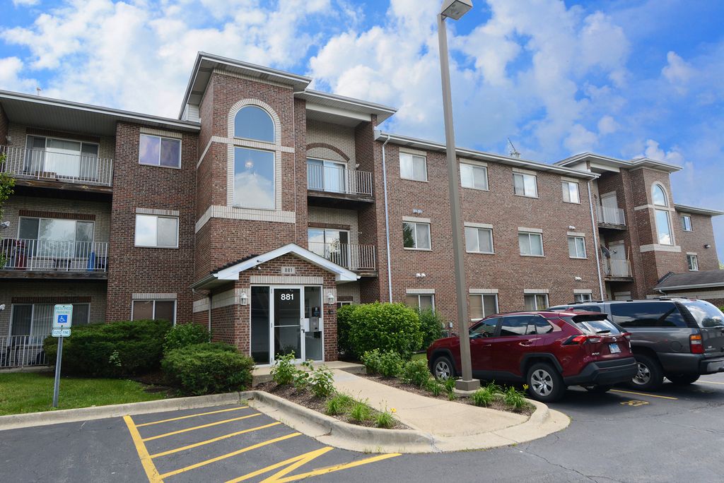881 N Swift Road 105, Addison, IL 60101