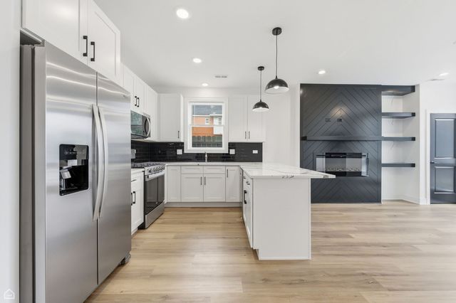 3902 S Lake Park Avenue 1, Chicago, IL 60653