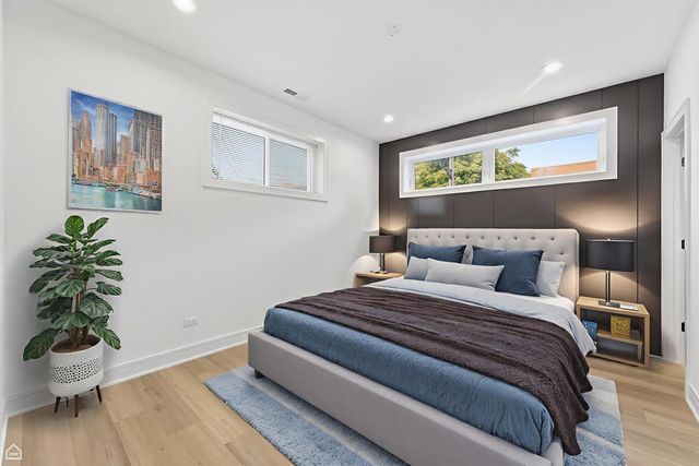 3902 S Lake Park Avenue 1, Chicago, IL 60653