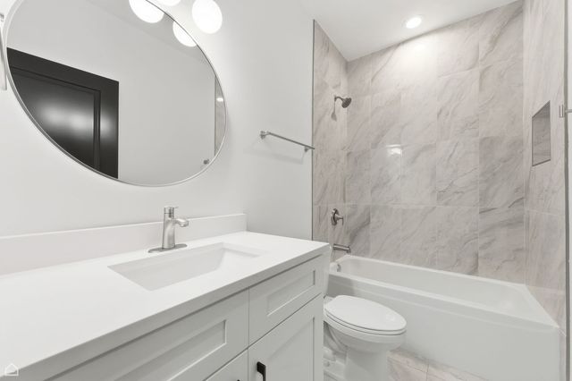 3902 S Lake Park Avenue 1, Chicago, IL 60653