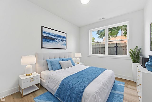 3902 S Lake Park Avenue 1, Chicago, IL 60653