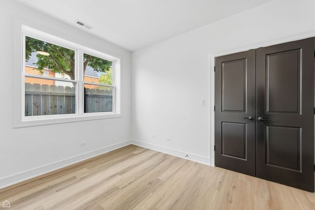 3902 S Lake Park Avenue 1, Chicago, IL 60653