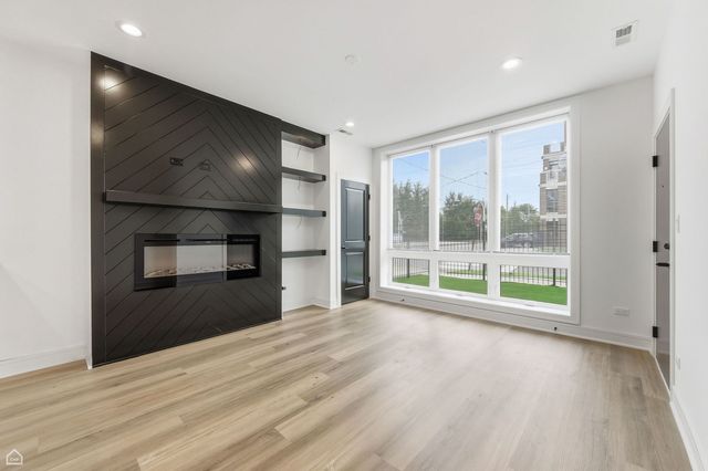 3902 S Lake Park Avenue 1, Chicago, IL 60653