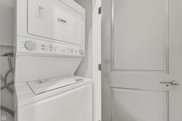 3902 S Lake Park Avenue 1, Chicago, IL 60653