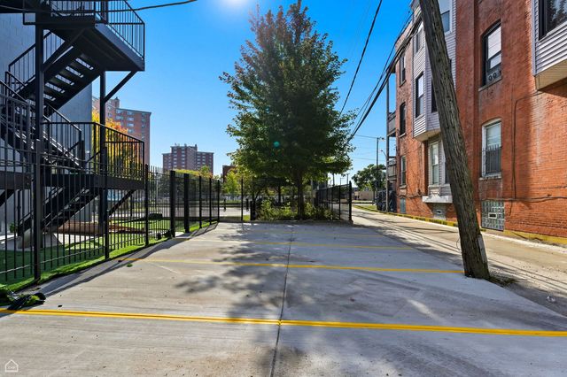 3902 S Lake Park Avenue 1, Chicago, IL 60653