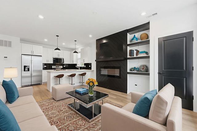 3902 S Lake Park Avenue 1, Chicago, IL 60653