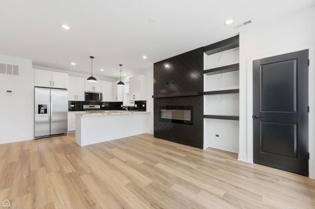 3902 S Lake Park Avenue 1, Chicago, IL 60653