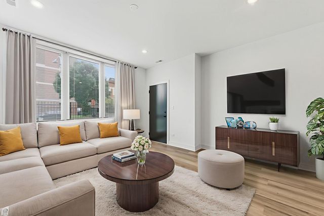 3902 S Lake Park Avenue 1, Chicago, IL 60653