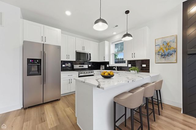 3902 S Lake Park Avenue 1, Chicago, IL 60653